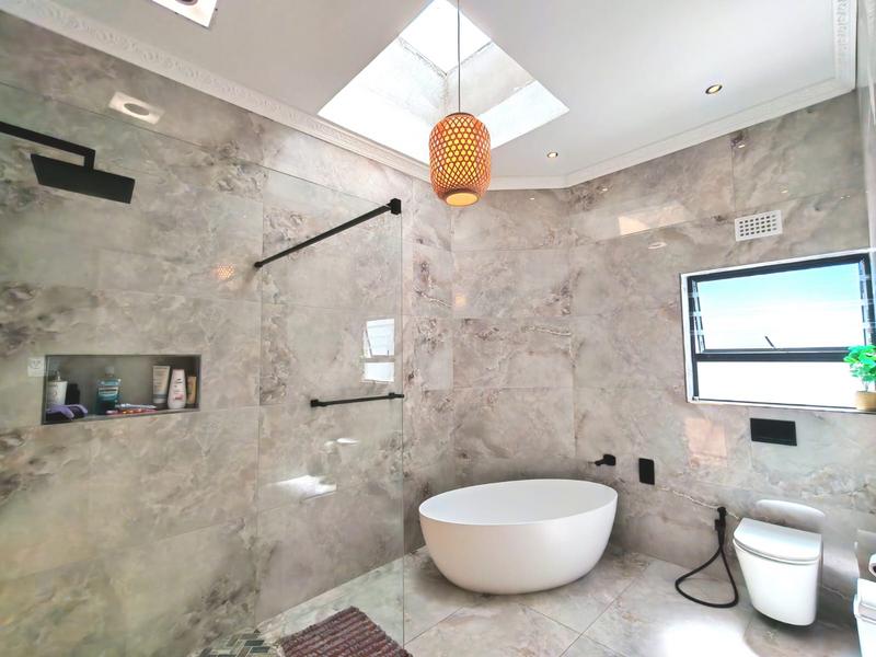 5 Bedroom Property for Sale in Welgelegen Western Cape